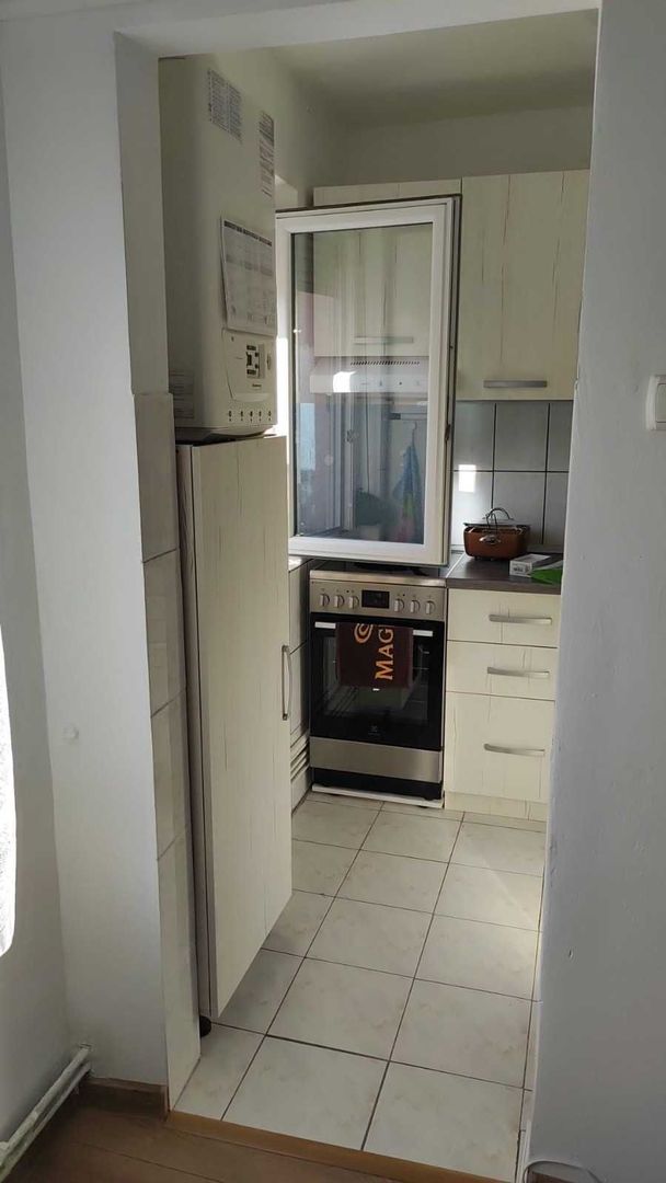 BRASADAS vinde ap 2 cam RENOVAT in Soli etaj 3/4 33mp. - Poză 4