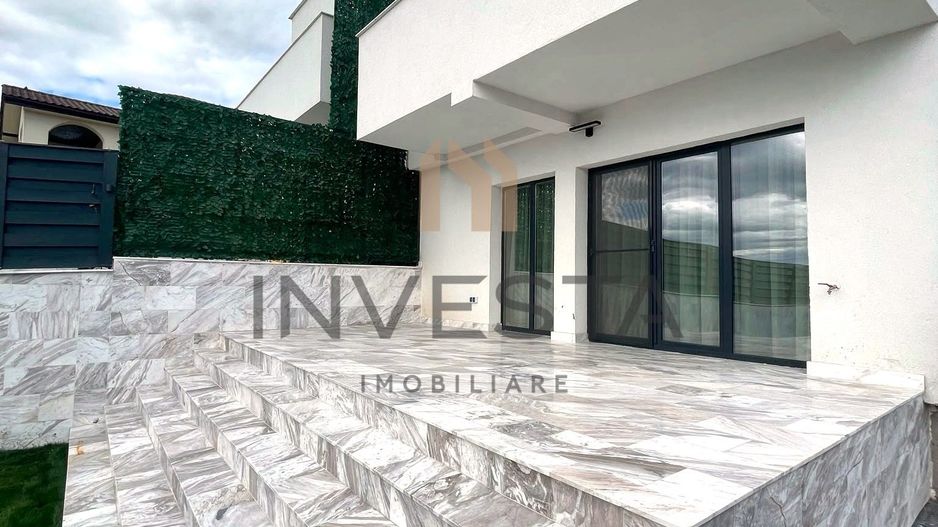 Casa moderna cu priveliste asupra orasului, terasa cu jacuzzi, Iris - Poză 3