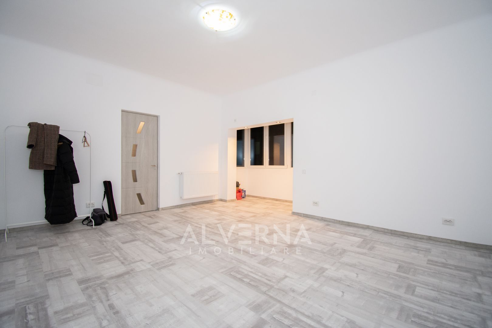 Apartament 2 camere cu 2 bai, pe 2 niveluri in vila renovata - Central - Poză 1