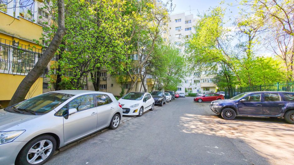 Apartament 4 camere, 2 băi, 2 balcoane, bloc reabilitat - Poză 19