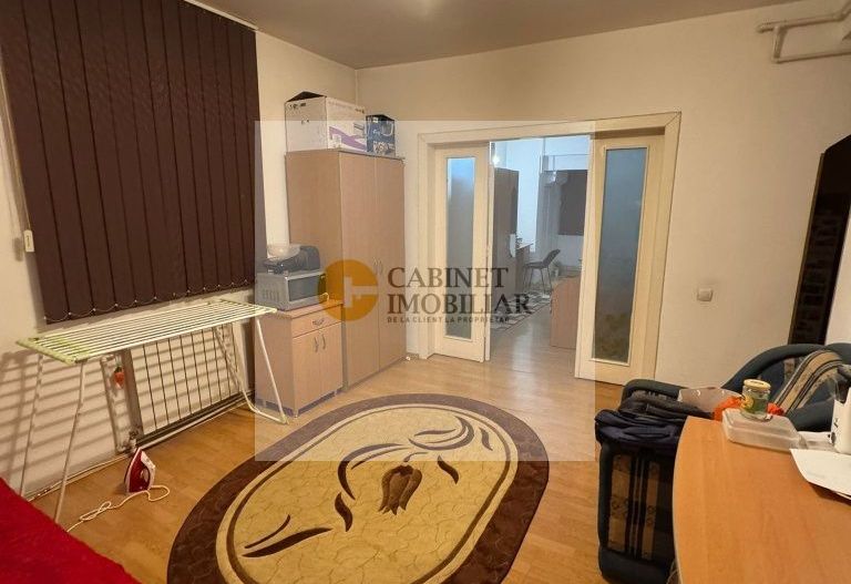 2 camere I Piata Sfintii Voievozi - Victoriei I Parter inalt - Poză 1