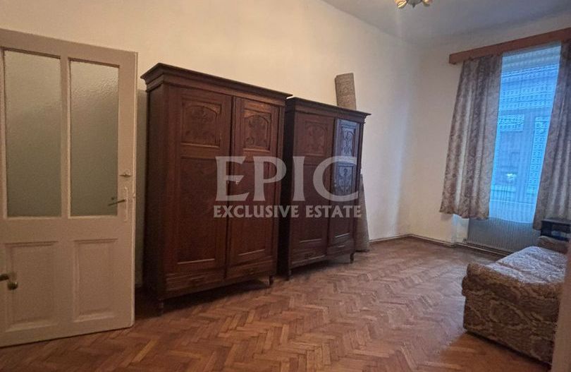 Casa de vanzare in centru orasului - Poză 4