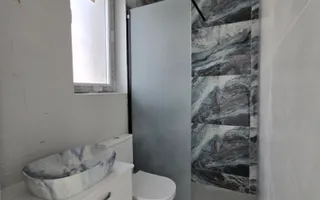 Vila finalizata, curte libera 185 mp,  loc de parcare, zona case - Poză 17