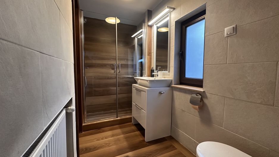 ANDRONACHE | Vila 4 Camere | Garaj | Curte Verde | Ciubar & BBQ - Poză 19