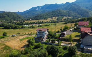 Pensiune la cheie, 13 camere, Randament ridicat, Cheile Rasnoavei - Poză 1