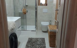 Apartament modern 3 camere 70 mp utili parcare privata zona Selimbar - Poză 10