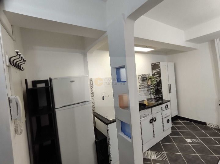 Piata Romana metrou - vedere catre bulevard - Poză 4