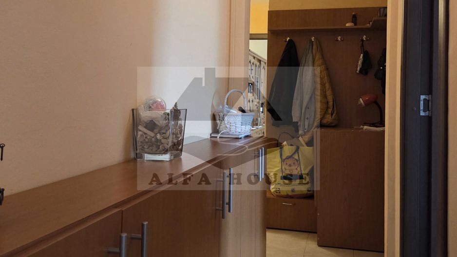 Apartament cu trei camere, zona Noua, 54 mp - Poză 3