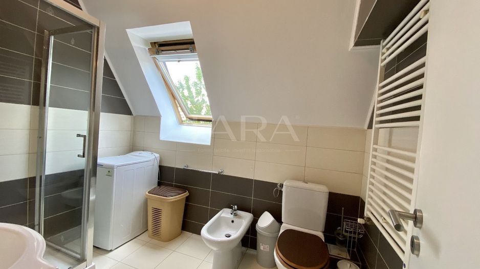 Oportunitate excelentă! Apartament in vilă, 5 camere. - Poză 20