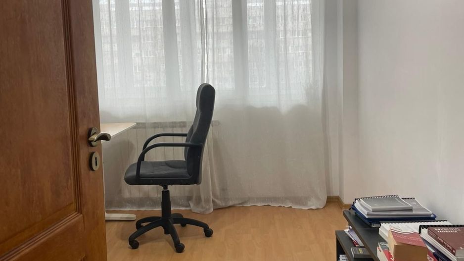 AP. 3 CAMERE LUJERULUI, CENTRALA TERMICA, BUCATARIE INCHISA, MOBILAT - Poză 7