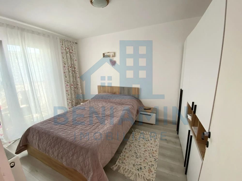 Apartament 3 camere Decomandate-Florilor-Etaj 3-Suprafata 74mp-Liber - Poză 3