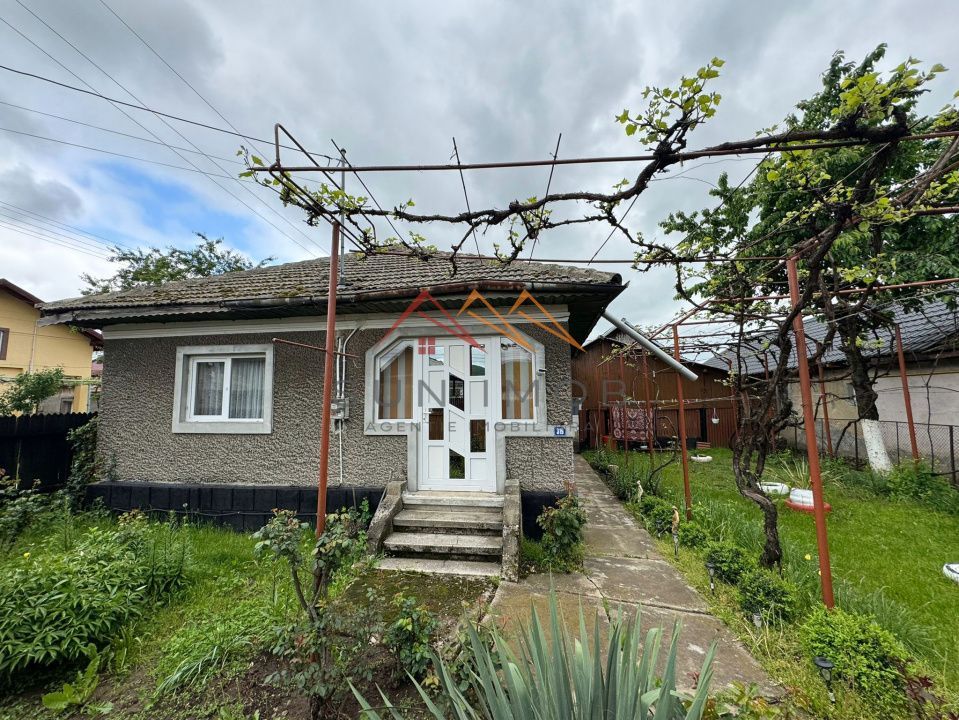 Casa solida 5 camere, teren 736mp, toate utilitatile, CT - Poză 1