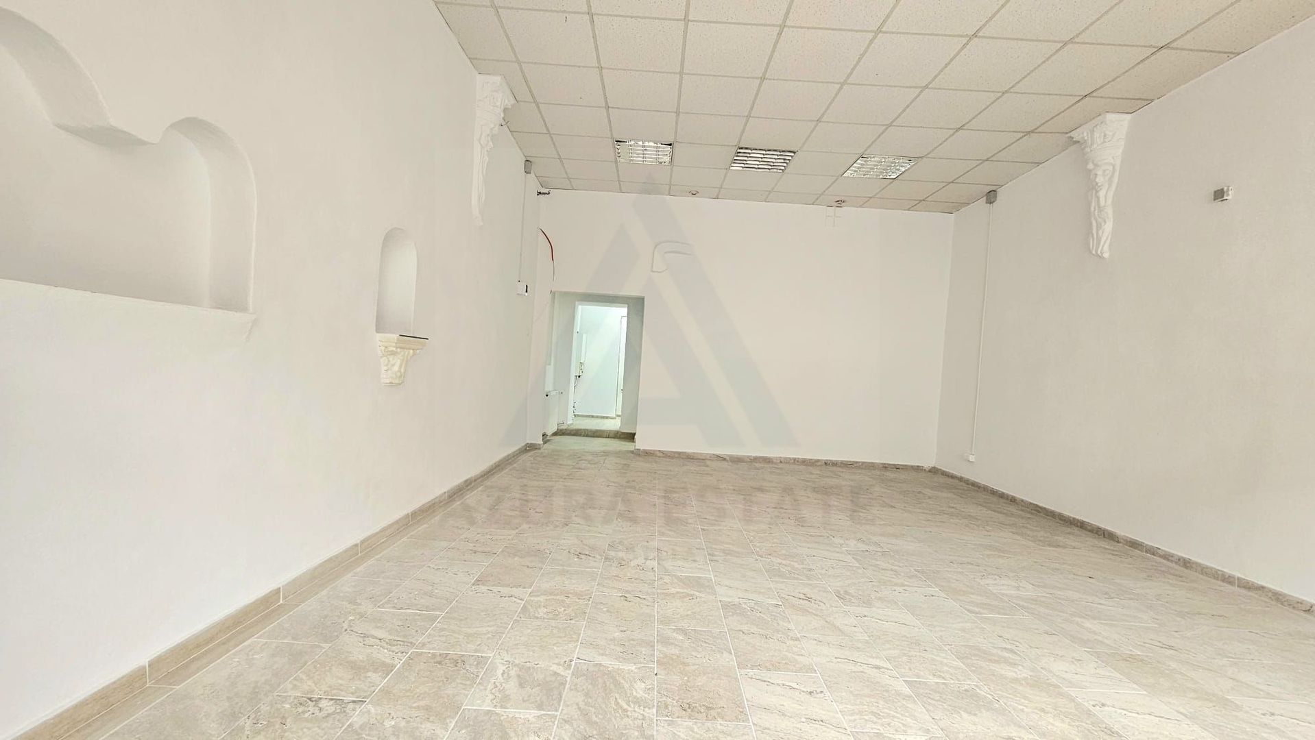 Spațiu Comercial Ultracentral  Zona 9 Mai  Trafic Pietonal Intens - Poză 1