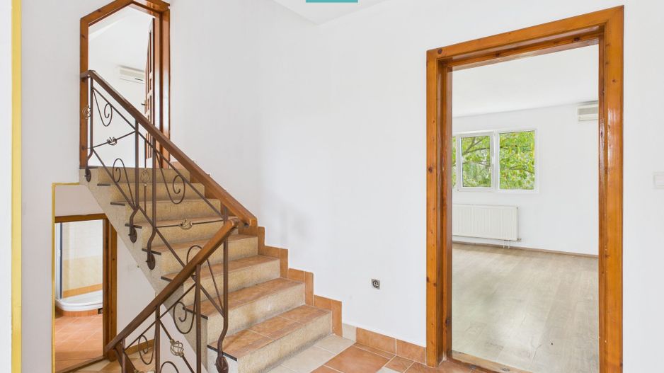 Vilă cu 5 camere pentru investiții în Dumbrăvița - Poză 18