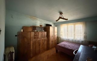 Casa de vanzare cu 446 mp teren si garaj, situata in zona centrala - Poză 4