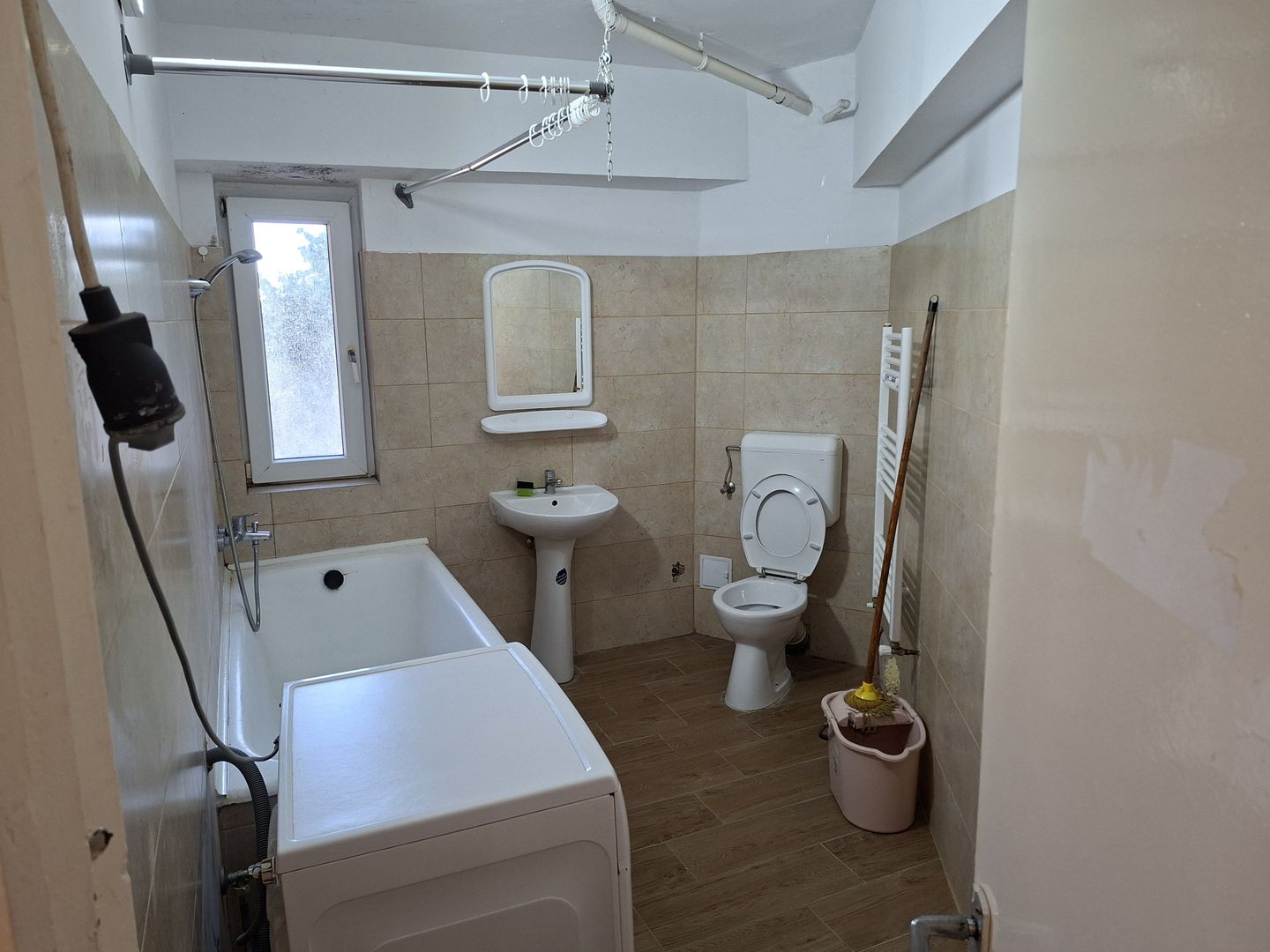 BRASADAS inchiriaza ap cu 4 cam etaj 3/8 cu lift in Micro 17. - Poză 8