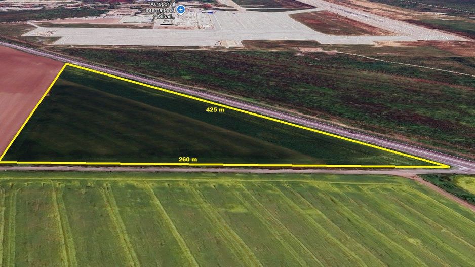 Teren Intravilan 4,5 ha – Poziție Strategică vis-à-vis de Aeroportul MK - Poză 1