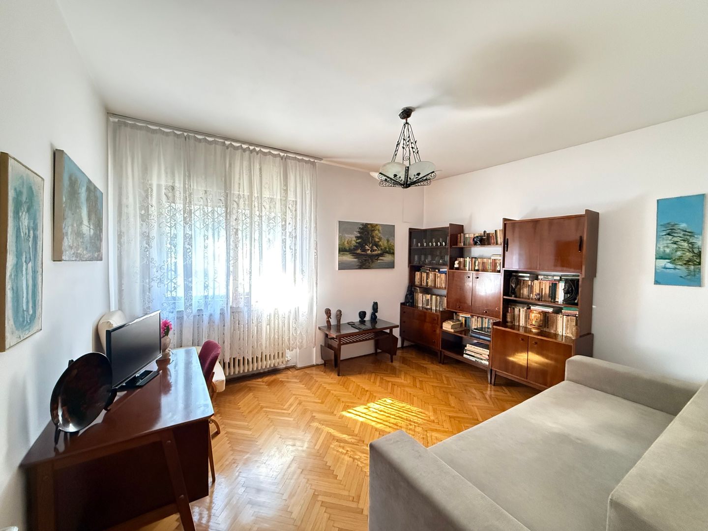 De vanzare 4 camere, curte exclusivă 250 mp, Str. Uruguay - Bucuresti - Poză 1
