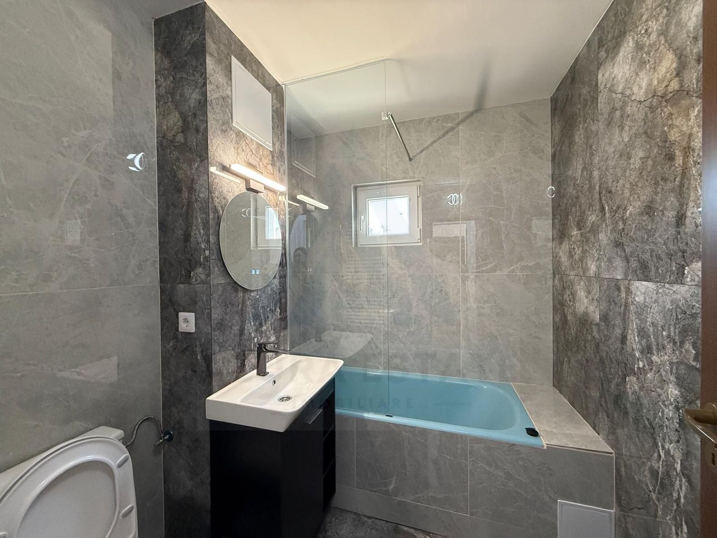 Apartament 4 camere 2 bai 2 balcoane decomandat Etaj 2/4  Valea Aurie - Poză 10