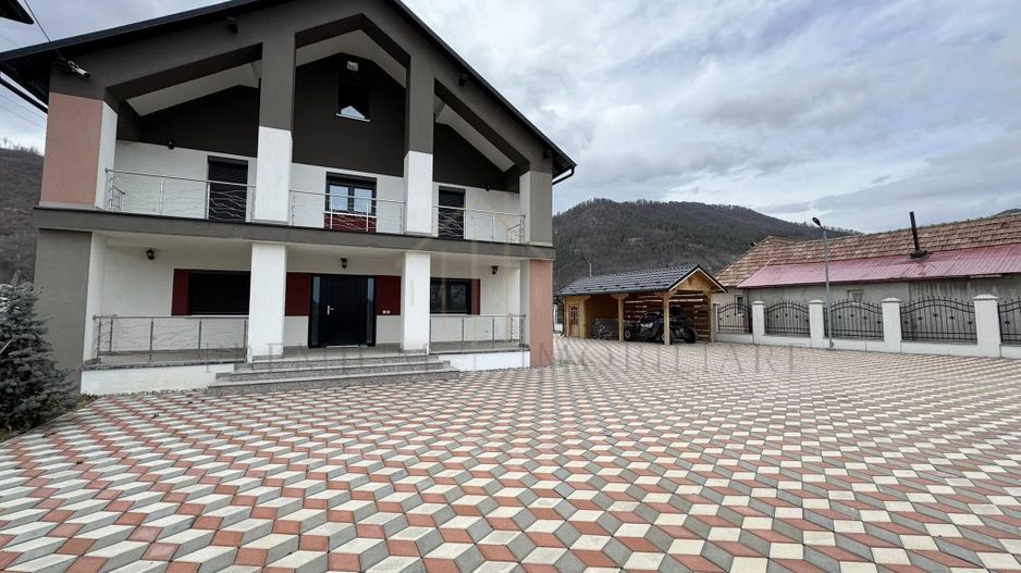 Vila de Lux la 13 km de Onesti - Poză 3