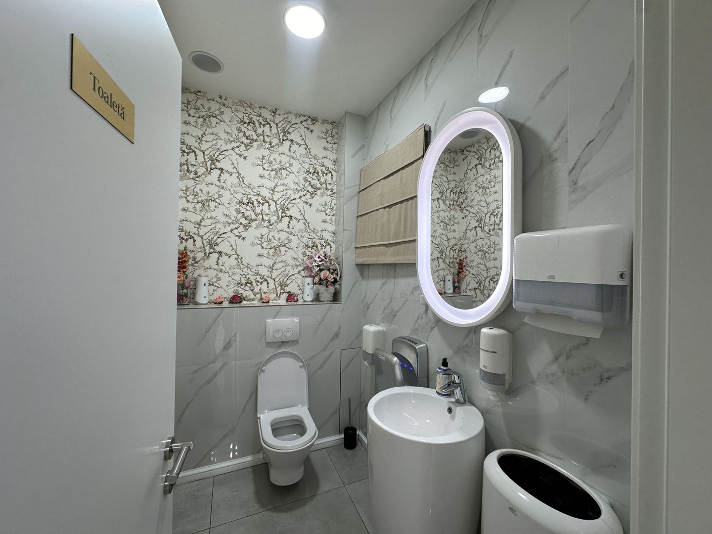 INCHIRIERE SALON HERASTRAU I UTILAT MOBILAT COMPLET - Poză 9