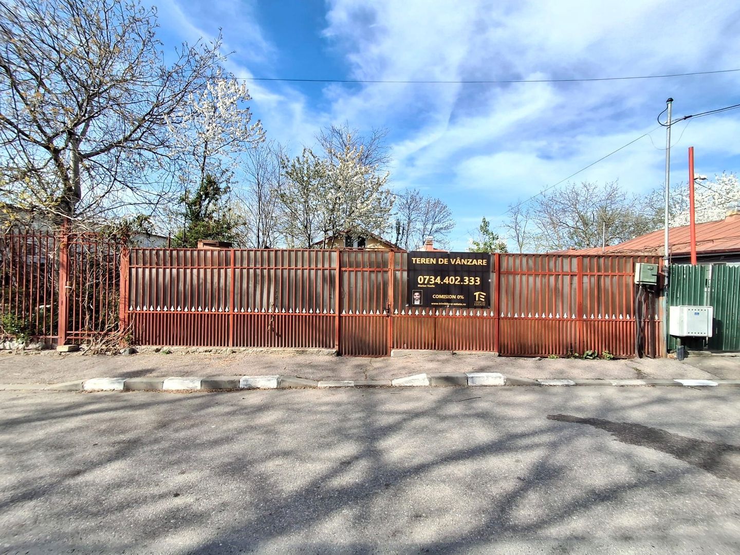 Teren plus Casa cu 2 Camere  zona Andronache – Gherghiței - Poză 1