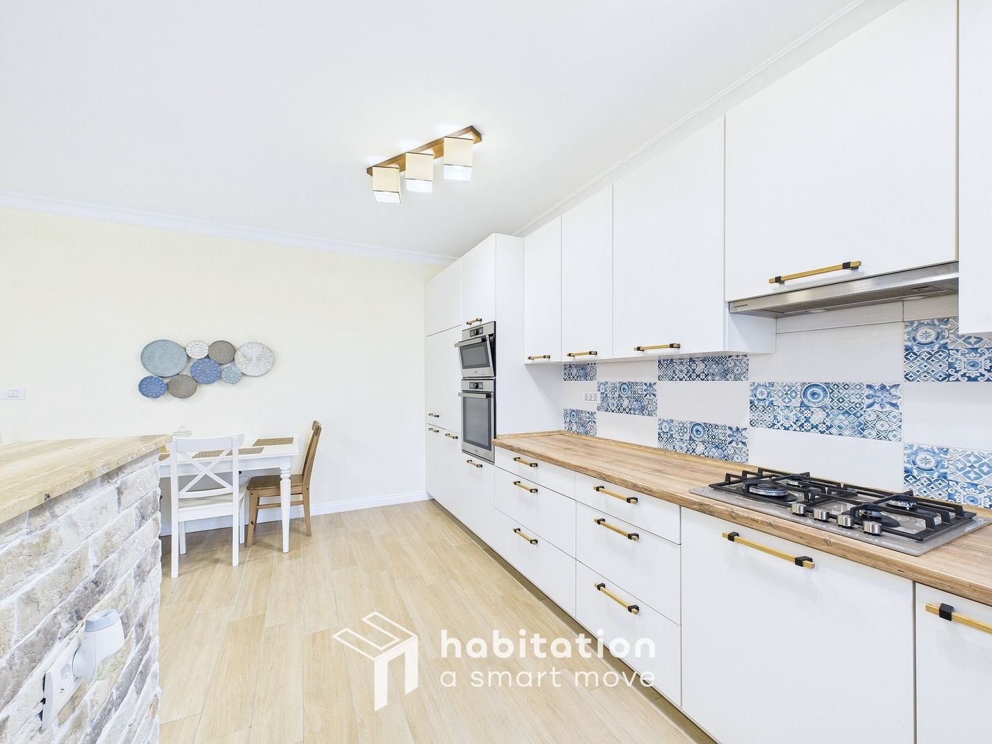 Apartament spațios cu curte și garaj – confortul unei case moderne - Poză 8