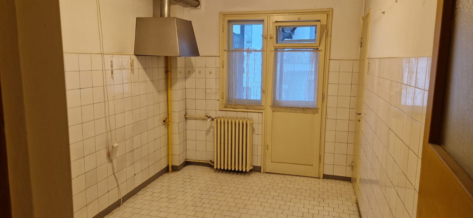 Apartament 4 cam, 30 m Calea Victoriei, 3 minute de Piata Victoriei. - Poză 9