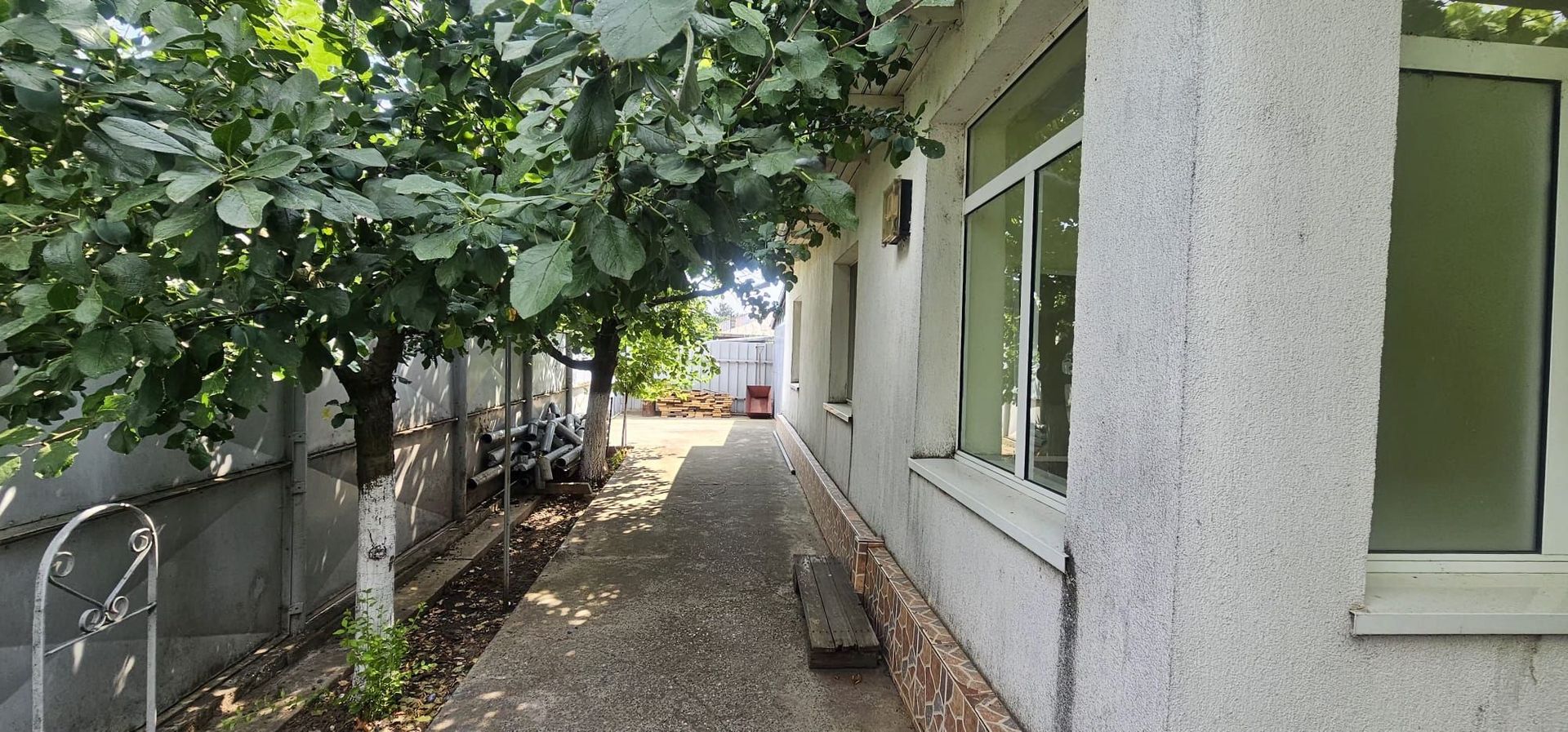 Casa la sol cu teren 1055 mp si livada - Vanatori, Galati - Poză 2