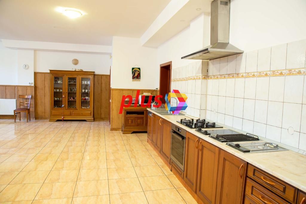 Conac cu piscina - 1810 mp - Poză 5