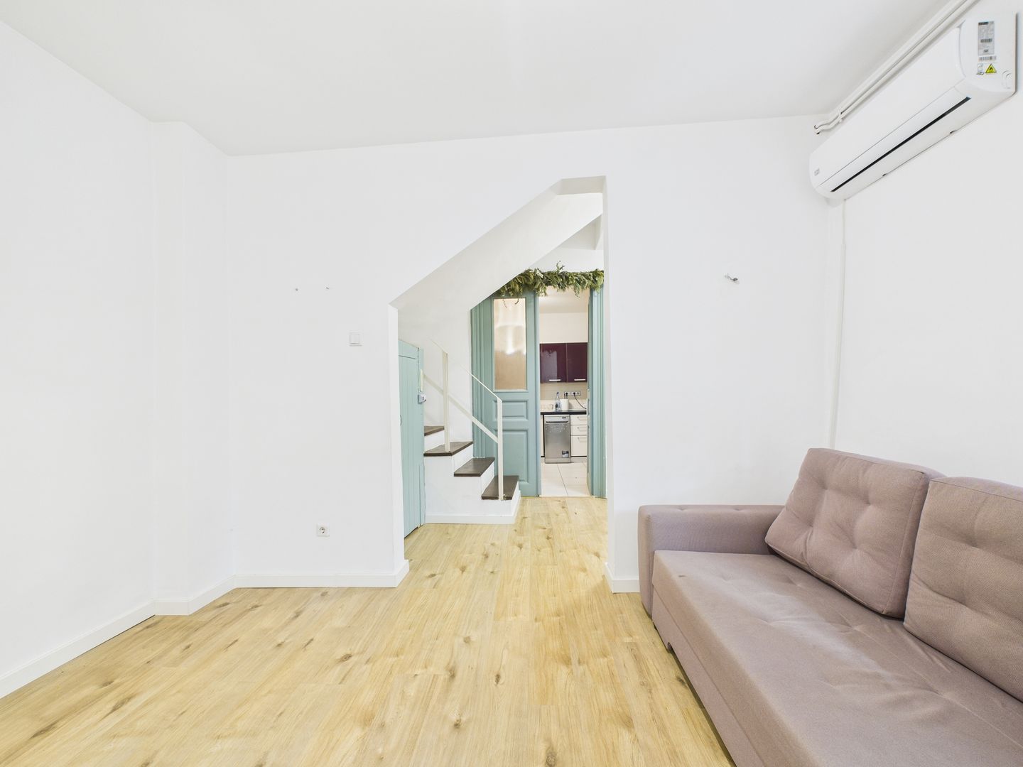 Casă / Vilă cocheta cu 3 camere - de vanzare - zona Basarab - Poză 4