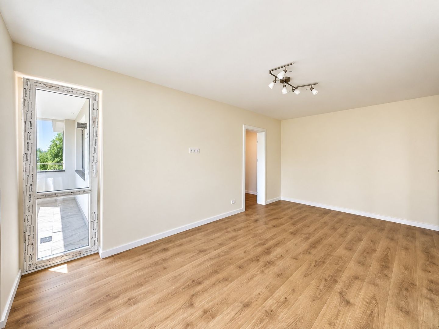 Apartament de vânzare în Drumul Taberei Strada Sibiu • Metrou Favorit - Poză 12