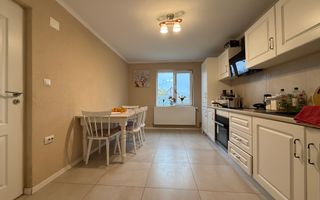 Casă spațioasă în Varias, împărțită în două unități cu acces separat - Poză 4