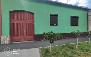 Casa din caramida in centrul Lipovei, 880 teren - Poză 1
