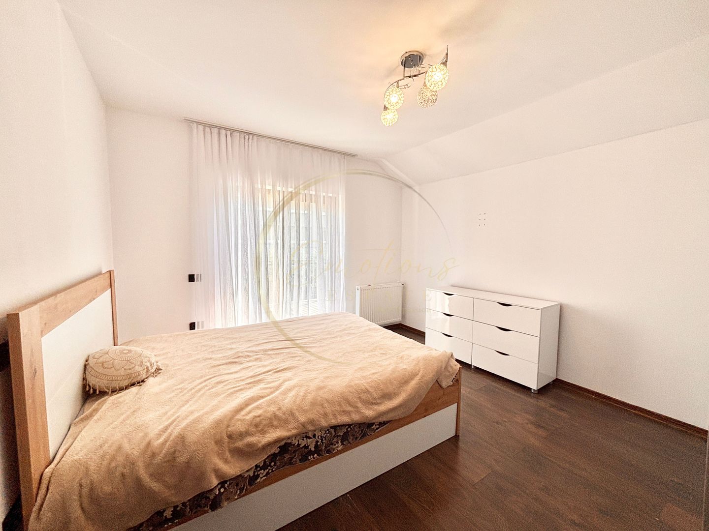 1/2 Duplex - Giroc - zona Planetelor - 4 camere | Poarta electrica - Poză 4