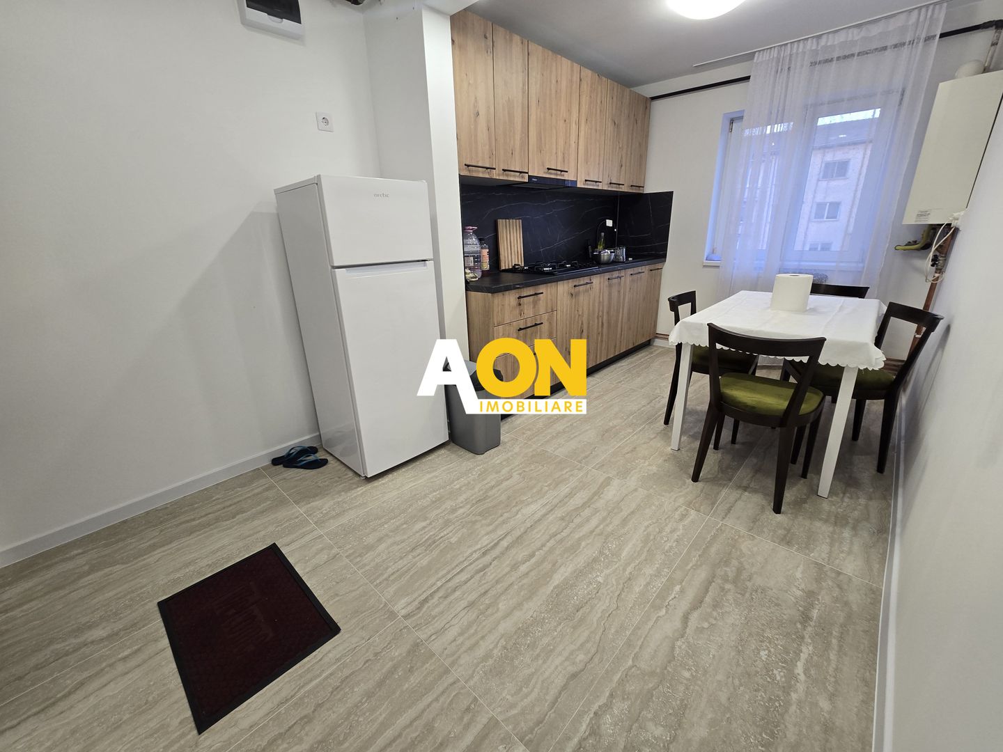 Apartament 2 Camere, Decomandat, Renovat, Zona Closca - Poză 1