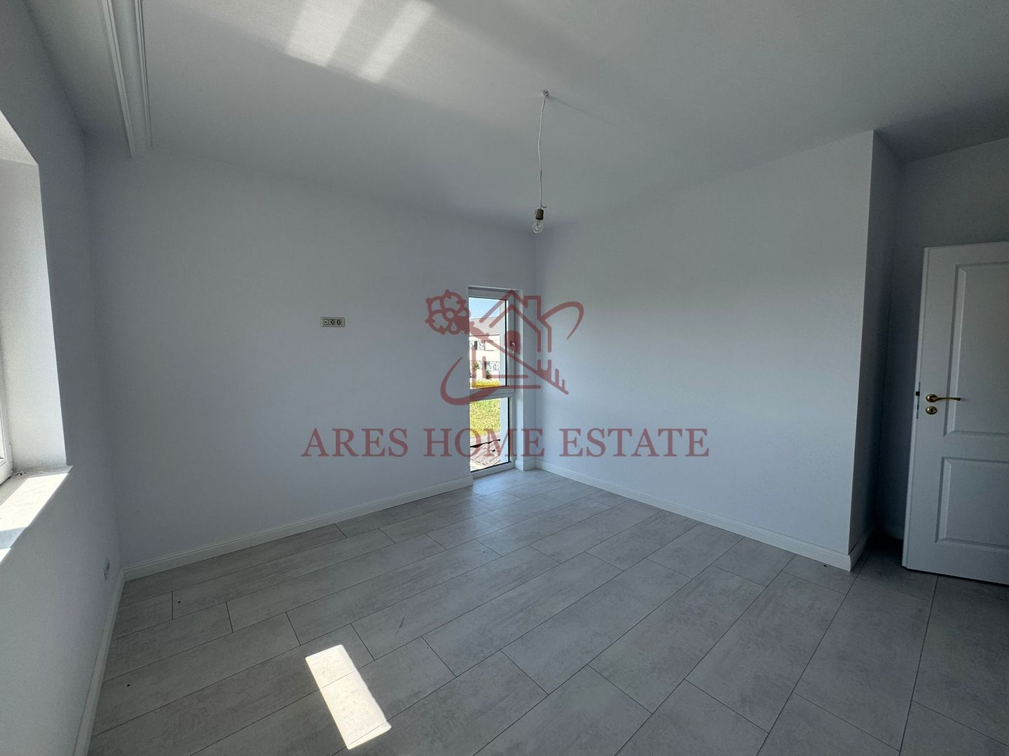 Duplex modern pe parter, 3 camere, 2 băi și terasă de 25 mp – Giarmata - Poză 12