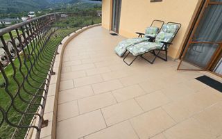 Casă deosebită, cu 5 camere, cu teren de 1132 mp – Cisnădioara - Poză 17