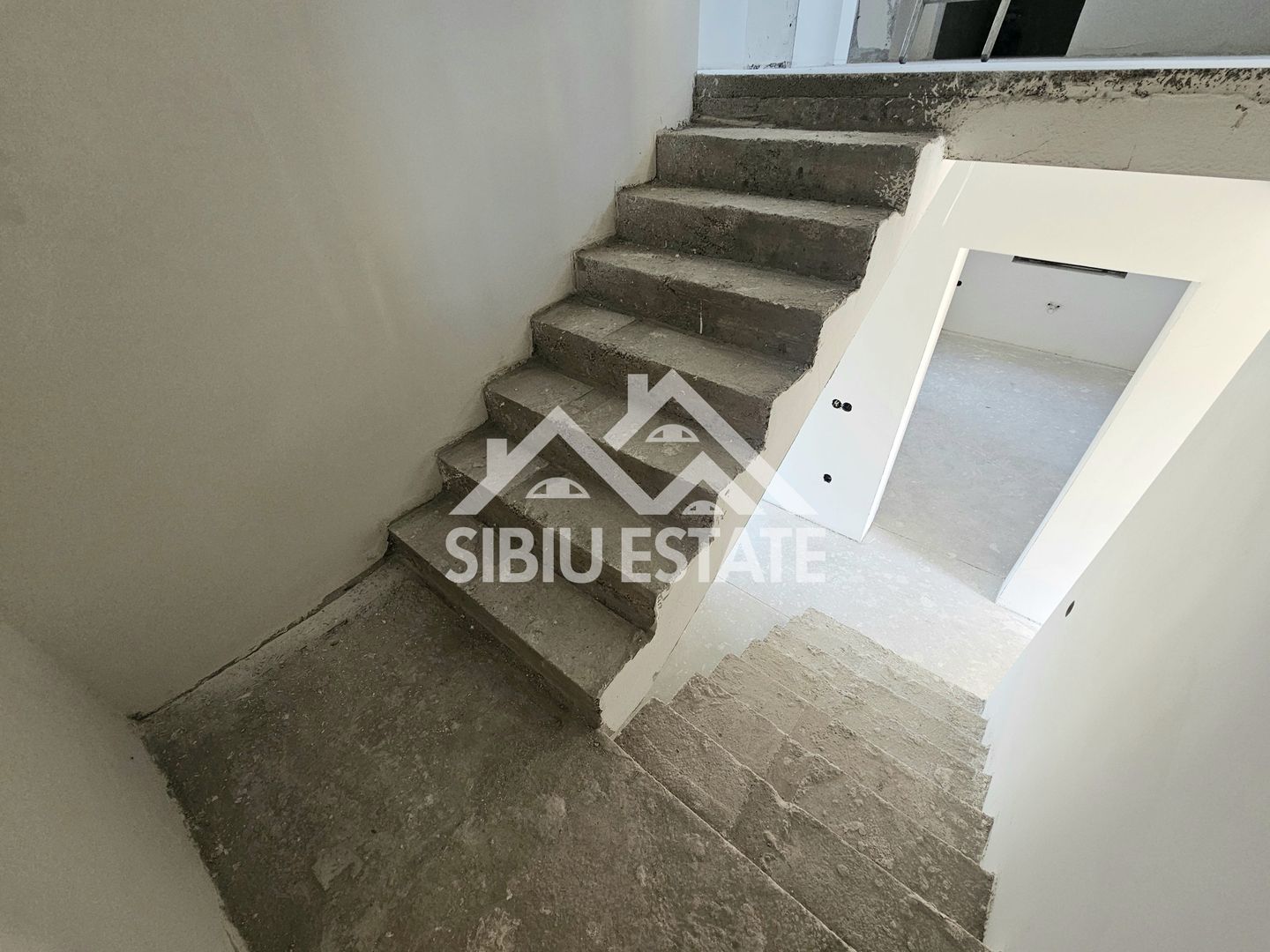 Casa noua 4 dormitoare, spatiu bun pentru familie - Poză 17