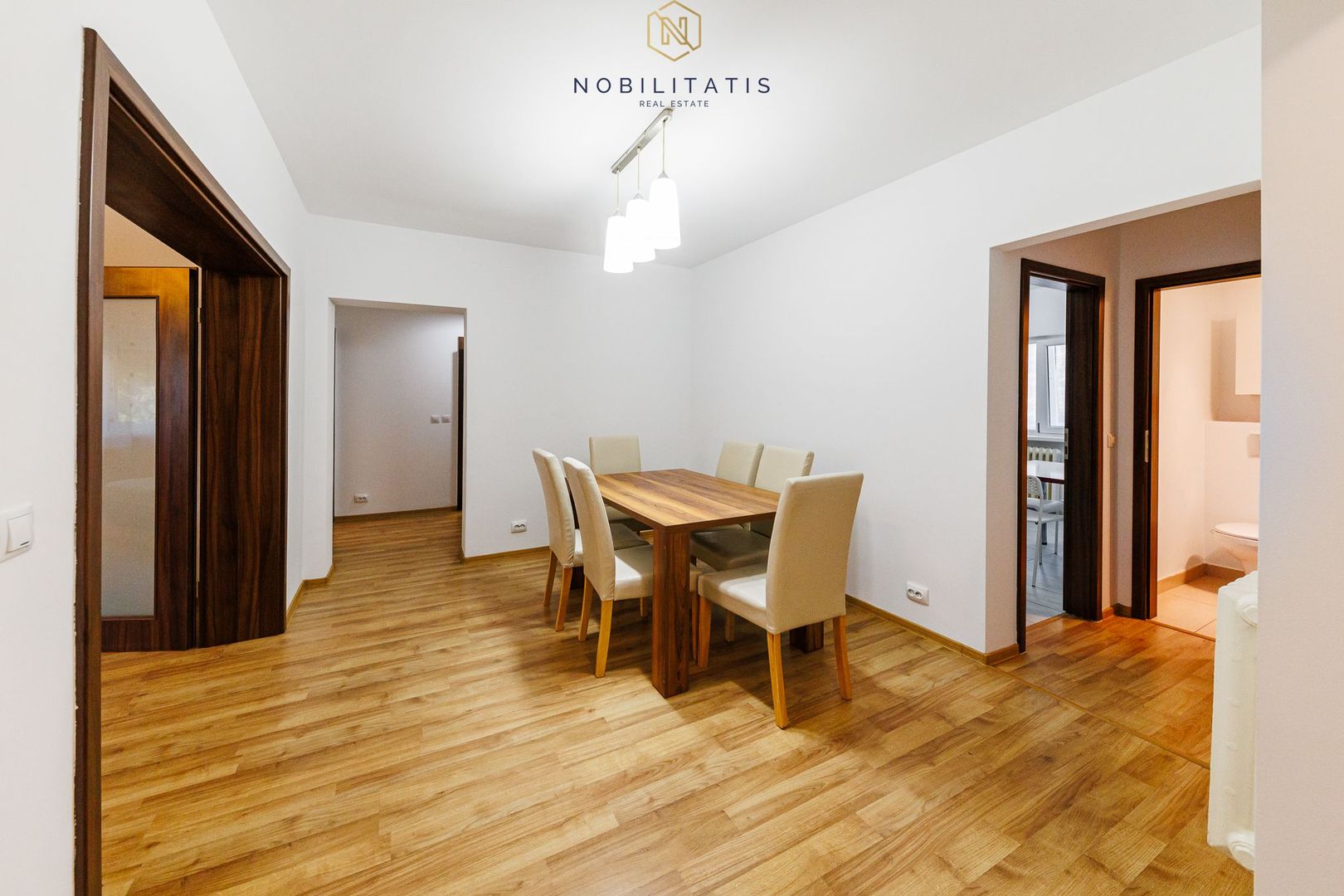 Un apartament cum rar găsești, în centrul orasului | 4 camere & 2 bai - Poză 7