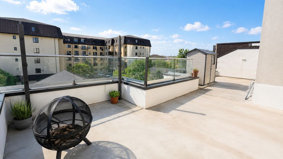 Apartament rooftop cu terasă privată - Poză 1