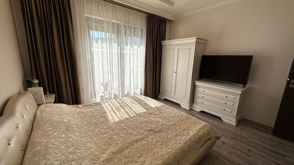 CASA EXCEPTIONALA CU LIVADA PROPRIE - Poză 7