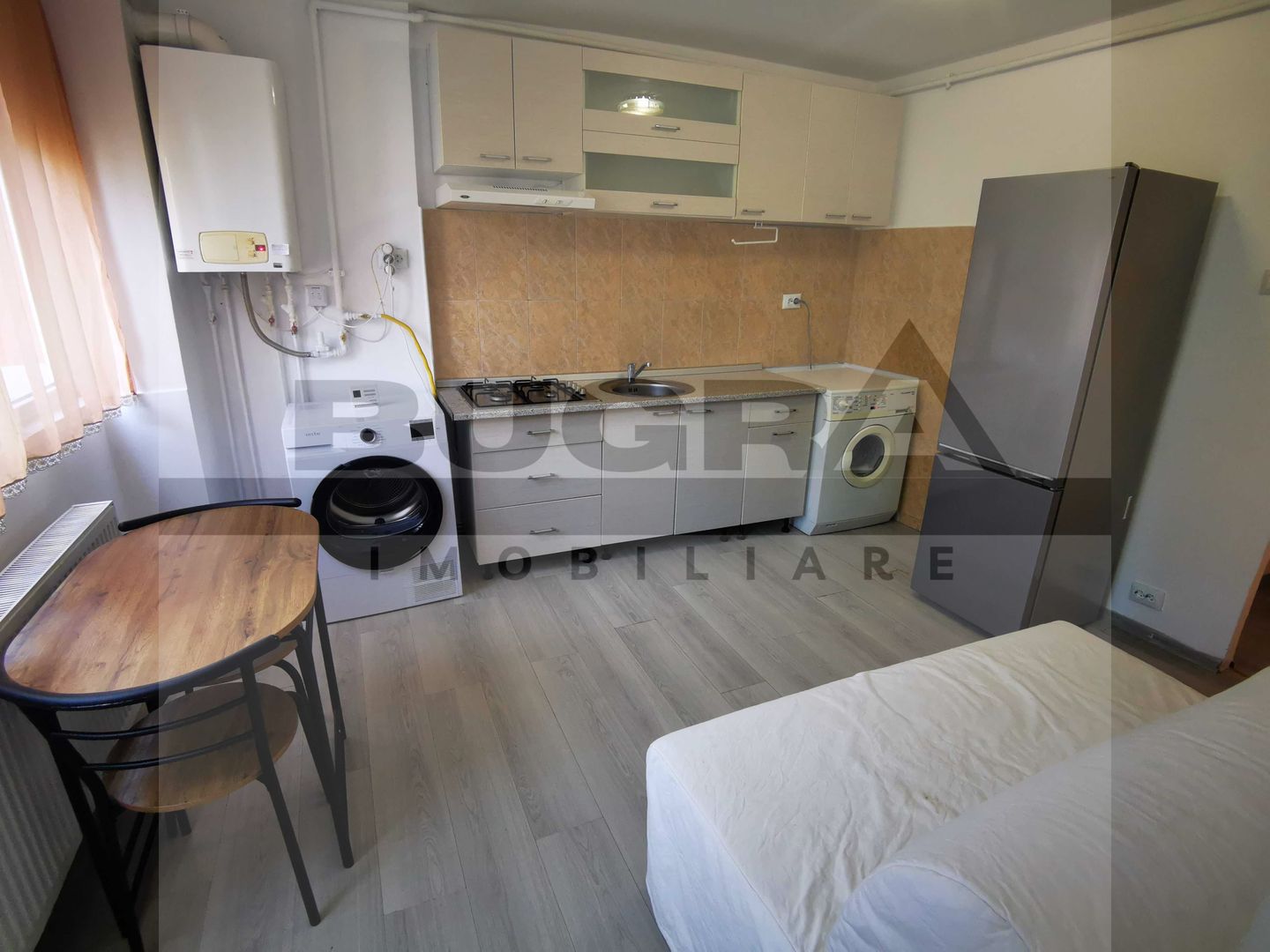 Apartament de o camera, decomandat, 35mp, zona UMF - Poză 2