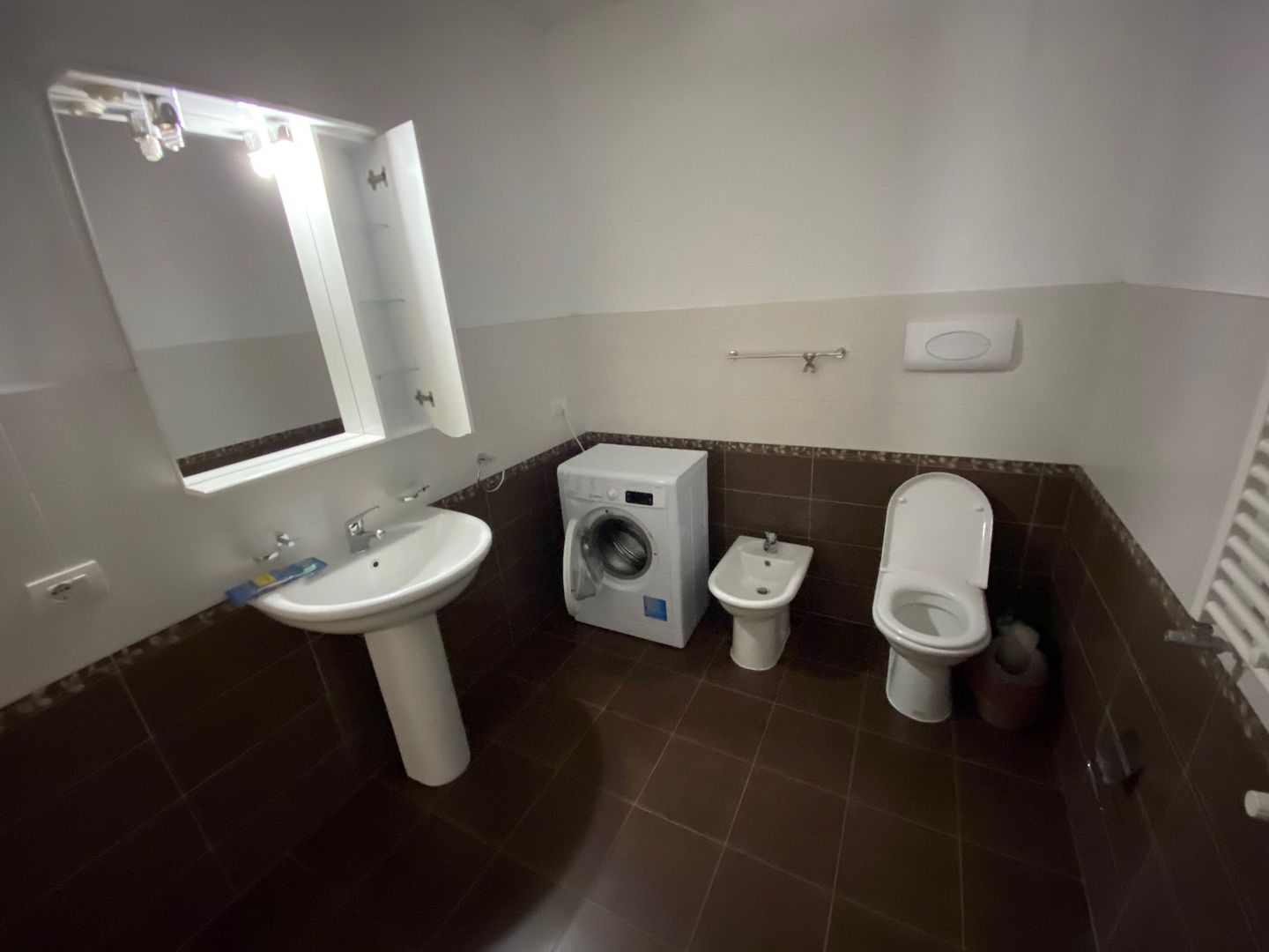 Apartament cu 3 camere   în zona Ultracentral - Poză 13