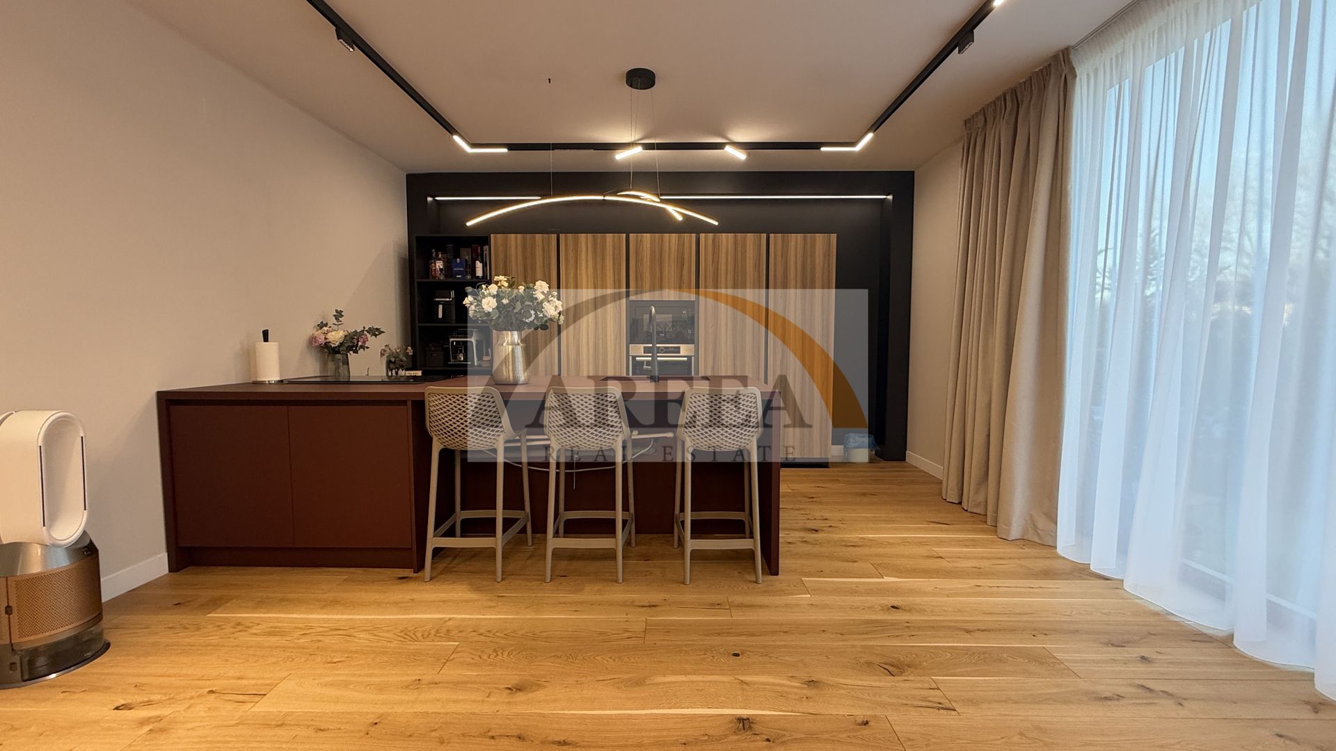 Vila 5 camere complex residential Tunari - Poză 2