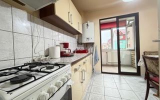 Apartament de inchiriat 3 camere etajul 4, cu lift,  Zona Vasile Aaron - Poză 3