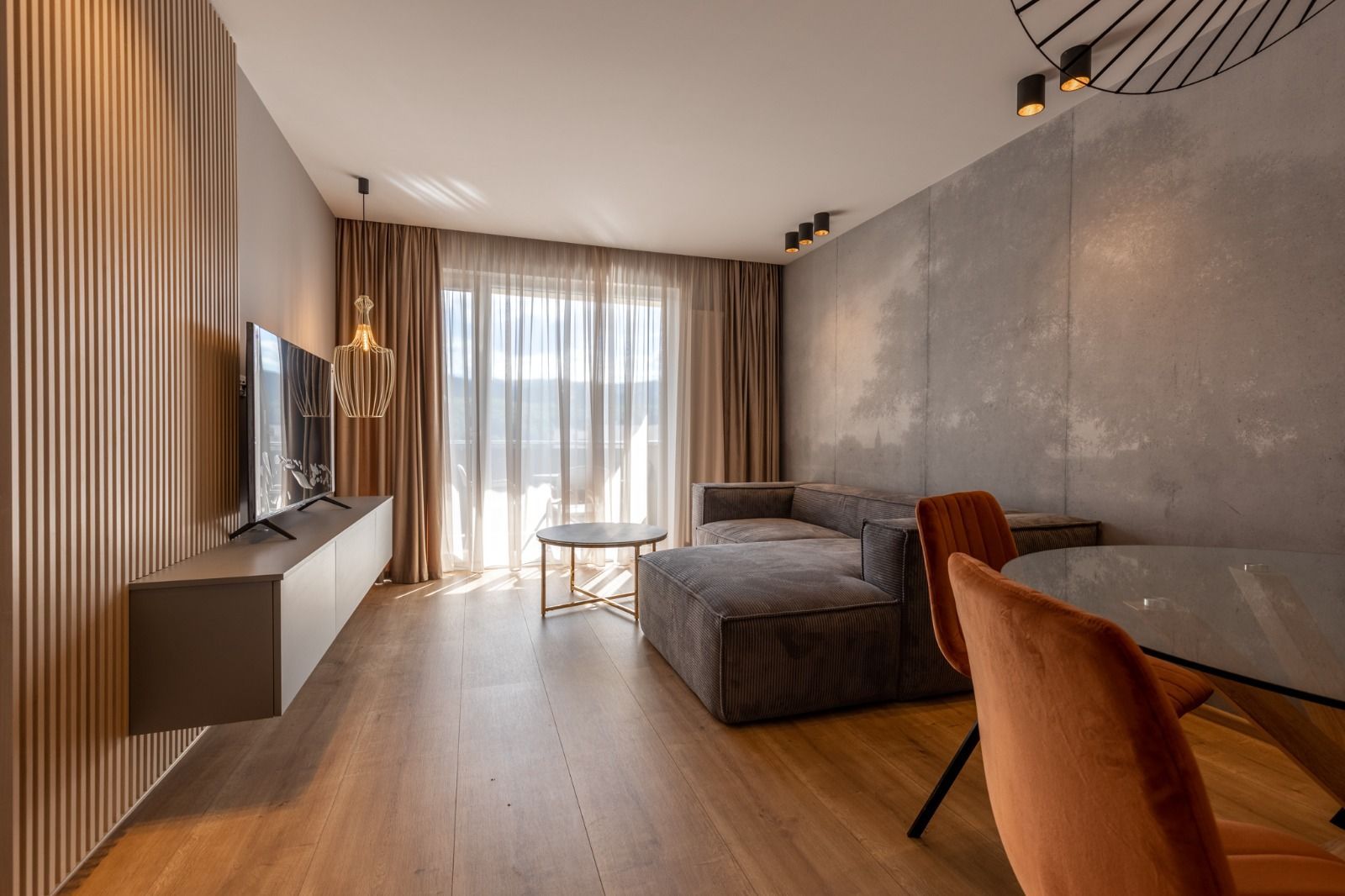 Inchiriem apartament 3 camere mobilat utilat lux cu parcare subterana - Poză 1