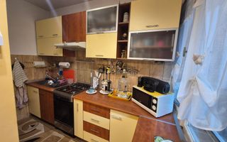 Vand casa 2 camere Moroasa - Poză 4