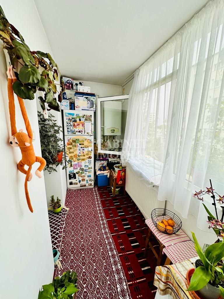 Apartament cu 3 Camere decomandat - Zona Rond Vechi - Bloc 1984 - Poză 1