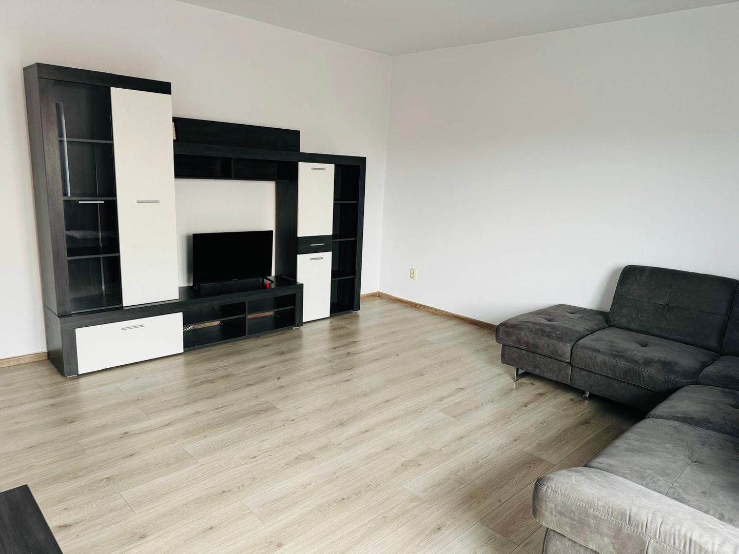 2 Camere, 60 mp, Bucătărie Separată, Modern, Garaj Propriu, Lift, Etajul 1 - Poză 1